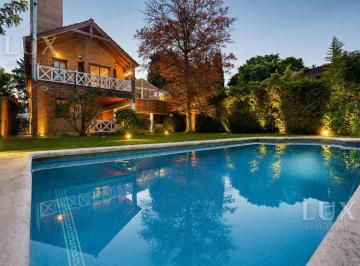 Casa · 530m² · 6 Ambientes · 5 Cocheras · Espectacular Casa en Venta y Alquiler, San Isidro de Categoria con Parque, Quincho y Pileta, Divina