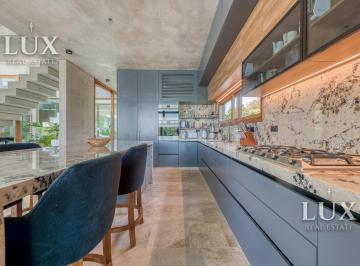 Casa · 323m² · 8 Ambientes · 4 Cocheras · Casa en Venta 4 Habitaciones a La Laguna Muelles Escobar
