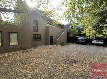 Local comercial · 467m² · 11 Ambientes · Posada en Venta en Pleno Chacras de Coria - Ideal Para Inversion Tursistica