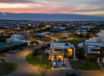 Casa · 300m² · 6 Ambientes · 4 Cocheras · Casa Amoblada en Alquiler Anual a La Laguna, Marinas Puertos Escobar