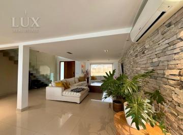 Casa · 970m² · 6 Ambientes · 2 Cocheras · Casa con Vista Al Lago en Muelles - Alquiler Anual
