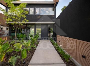 Casa de 5 ambientes, Cariló · Casa de Estilo Moderno en Dos Plantas.