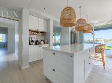 Casa · 305m² · 6 Ambientes · 3 Cocheras · Oportunidad Casa en Venta con Vista a La Laguna Barrio Muelles (Puertos del Lago)