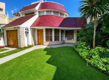 Casa · 300m² · 6 Ambientes · 1 Cochera · Casa en Venta en Banfield con Jardin Oeste Sobre Alvear