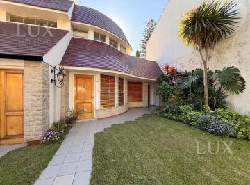 Casa · 300m² · 6 Ambientes · 1 Cochera · Casa en Venta de 4 Dorm. en Banfield con Jardin Oeste Sobre Alvear