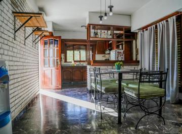 Casa · 155m² · 4 Ambientes · 1 Cochera · Casa 4 Ambientes en Venta en Lomas de Zamora