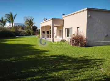 Casa · 160m² · 4 Ambientes · 3 Cocheras · Casa en Alquiler en El Cantón Norte, Escobar