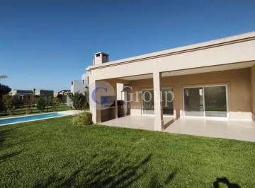 Casa · 160m² · 4 Ambientes · 3 Cocheras · Casa en Alquiler en El Cantón Norte, Escobar