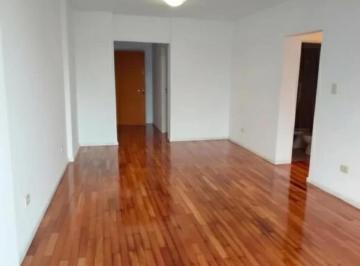 Departamento · 76m² · 4 Ambientes · 1 Cochera · Departamento en Venta - 3 Dorm. 2 Baños - Parque Patricios
