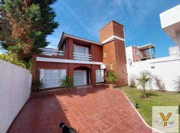 PH · 250m² · 6 Ambientes · PH en Venta - 3 Dorm. 2 Baños - Santa Teresita