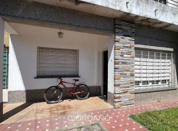 Casa · 112m² · 7 Ambientes · 1 Cochera · Venta Casa en Bernal Oeste
