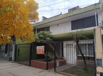Casa · 160m² · 4 Ambientes · 1 Cochera · Hermosa Casas Sobre Arturo Illia 1180