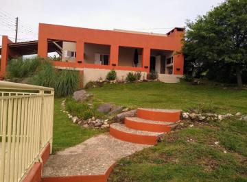 Casa · 150m² · 5 Ambientes · 2 Cocheras · Casa en Venta - 4 Dorm. 3 Baños - Villa Carlos Paz