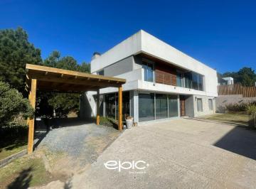 Casa · 310m² · 5 Ambientes · 4 Cocheras · Venta de Casa en Costa Esmeralda