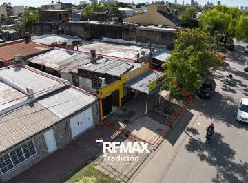 Casa · 110m² · 3 Ambientes · 2 Cocheras · Casa C/ Local Comercial en Venta Sobre Av Alberdi
