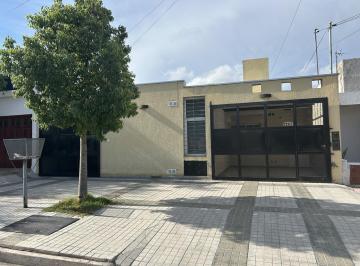 Casa · 75m² · 3 Ambientes · 1 Cochera · Departamento Planta Baja en Alquiler a m. de Av Espejo y Av H. Yrigoyen