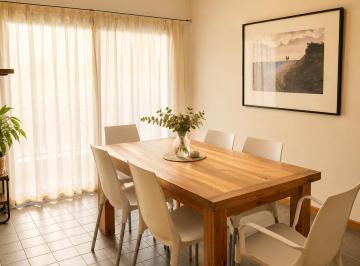 Living comedor en L, con mesa y sillas · Dueño Alquila. Semipiso. Apto Profesional, Amoblado, a 100 m de Libertador