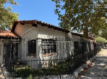Casa · 139m² · 3 Ambientes · 1 Cochera · Casa en Venta en Lomas de Zamora, G. B. a. Zona Sur, Argentina