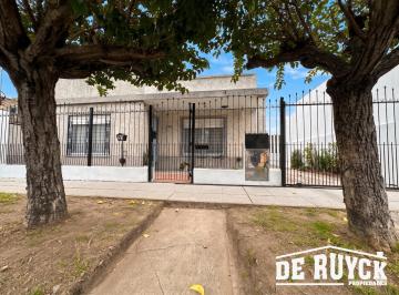 Casa · 144m² · 3 Ambientes · 4 Cocheras · Casa de 3 Ambientes Apta Crédito