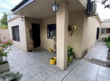 PH · 180m² · 4 Ambientes · PH en Venta en Villa Tesei! - 4 Ambientes Amplios!