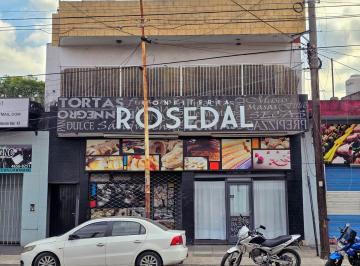 Local comercial · 310m² · 4 Ambientes · Local + Departamento en Venta en Villa Sarmiento