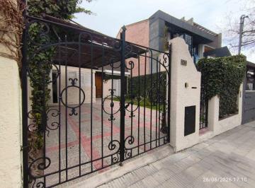 Casa de 7 ambientes, Ciudad de Mendoza · Casa en Barrio Bombal - Ideal Empresas, Estudios o Familia Grande - 4 Hab. Piscina