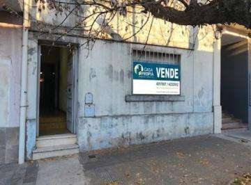 Casa · 108m² · 6 Ambientes · Casa en Venta en Calle Illia (A Reciclar)
