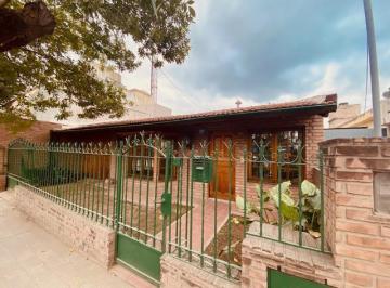 Casa · 189m² · 2 Dormitorios · 1 Cochera · Casa en Barrio Centro