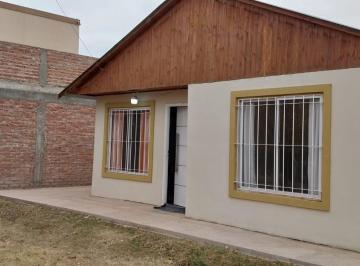 Casa · 4 Ambientes · 2 Cocheras · Casa en Capital