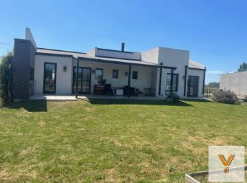 Casa · 130m² · 4 Ambientes · Casa en Venta - 3 Dorm. 2 Baños - Cochera - 160 m² - San Miguel del Monte