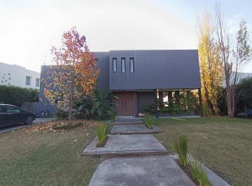 Casa · 235m² · 5 Ambientes · 5 Cocheras · Casa en Alquiler, Escobar
