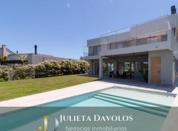 Casa · 222m² · 5 Ambientes · 6 Cocheras · Casa a La Laguna en Venta 5 Ambientes San Matias a 5