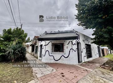 Casa · 194m² · 5 Ambientes · 1 Cochera · En Block: Local Chalet 3 Ambientes Departamento 2 Ambientes en Calle Calabria Al 5000