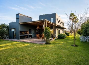 Casa · 168m² · 3 Dormitorios · 2 Cocheras · Casa 3 Dorm. + Pileta