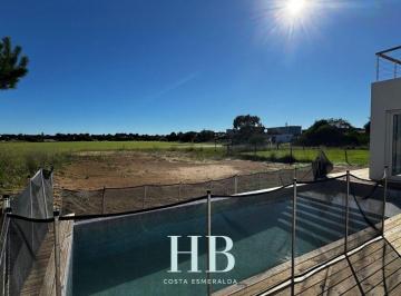 Casa de 5 ambientes, Costa Esmeralda · Casa con Vista Al Polo con 4 Dorm. en Venta y Alquiler Temporal en Costa Esmeralda