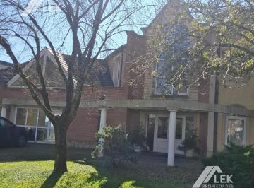 Casa · 328m² · 6 Ambientes · 2 Cocheras · Casa de 6 Ambientes en Barrio Ayres del Pilar Piscina Parque Venta