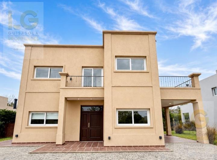 Casa · 210m² · 5 Ambientes · 2 Cocheras