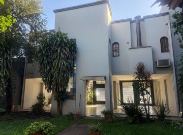 Casa · 770m² · 4 Dormitorios · 2 Cocheras · Casa - San Miguel de Tucumán