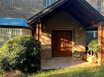 Casa · 200m² · 5 Ambientes · 6 Cocheras · Casa en Funes