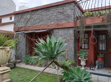 Casa · 100m² · 4 Ambientes · Casa en Venta - 3 Dorm. 3 Baños - Merlo