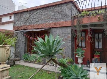 Casa · 100m² · 4 Ambientes · Casa en Venta - 3 Dorm. 3 Baños - Merlo