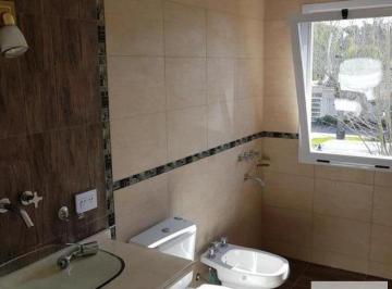 Casa · 156m² · 4 Ambientes · 1 Cochera · Casa en Venta - 3 Dorm. 3 Baños - 1250 m² - Haras del Sur I, La Plata