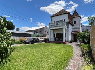 Casa · 292m² · 5 Ambientes · Venta Casa a Reciclar en Villa Adelina