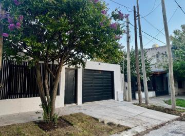 Casa · 109m² · 5 Ambientes · 1 Cochera · Casa en Alta Cba - 2 Dorm Pileta y Asador Apto Credito