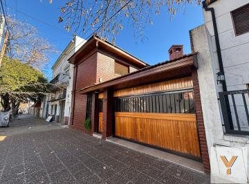 Casa · 287m² · 5 Ambientes · 2 Cocheras · Casa en Venta - 4 Dorm. 4 Baños - 287 m² - La Plata