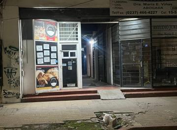 Local comercial de 1 ambiente, Moreno · Local Sin Expensas. Unico. Sobre Las Vias a Una Cuadra Estacion Media de Rivada