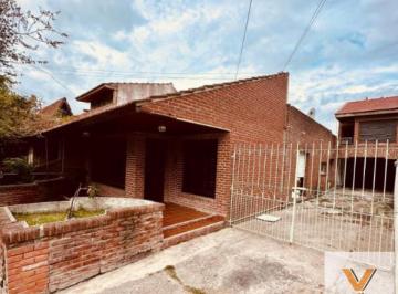 Casa · 220m² · 7 Ambientes · Casa en Venta - 3 Dorm. 2 Baños - Mar del Plata