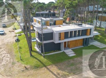 Casa · 187m² · 5 Ambientes · 1 Cochera · Casa Venta Pinamar Barrio Pioneros