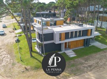 Casa · 187m² · 5 Ambientes · 1 Cochera · Casa Venta Pinamar Barrio Pioneros