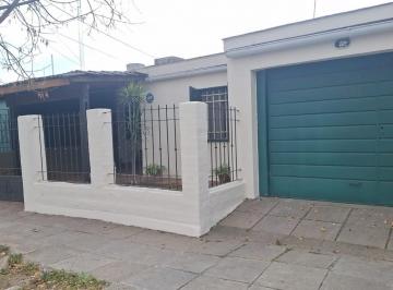 Casa · 125m² · 5 Ambientes · 2 Cocheras · Imperdible! Venta Casa 3 Dorm. 1 Baños - Excelente Zona! Apto Credito